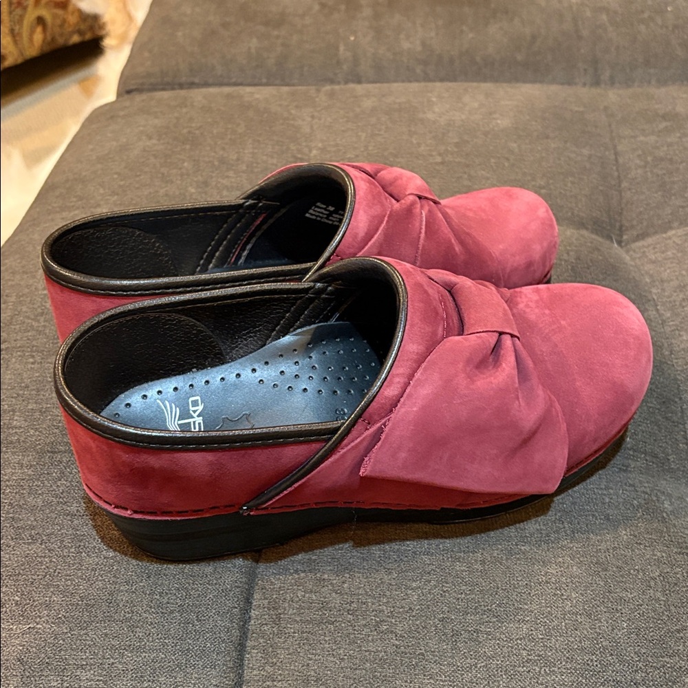 Dansko Women's Burgundy Mules with Bow Size 38 - Picture 2 of 4